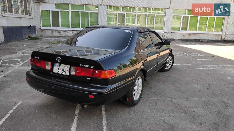 Седан Toyota Camry 2000 в Дніпрі