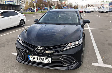 Седан Toyota Camry 2018 в Киеве