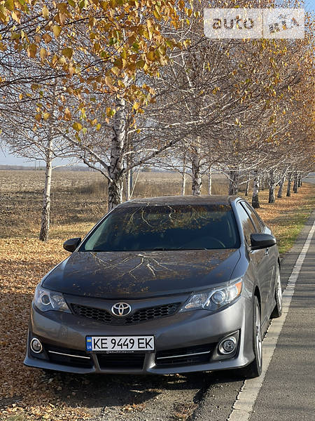 Седан Toyota Camry 2014 в Днепре