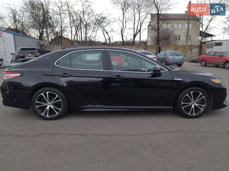 Седан Toyota Camry 2018 в Виннице