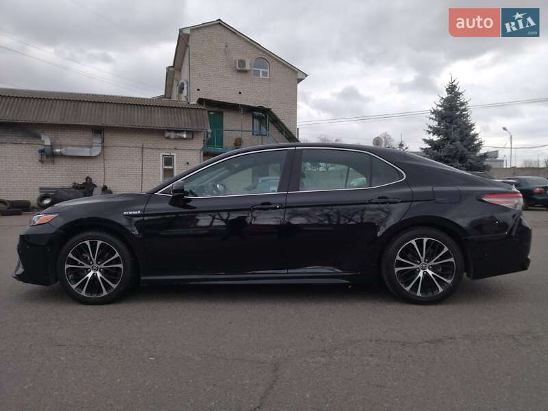 Седан Toyota Camry 2018 в Виннице