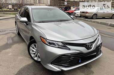 Седан Toyota Camry 2018 в 