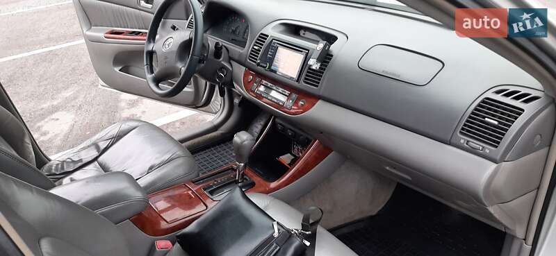 Седан Toyota Camry 2004 в Запорожье