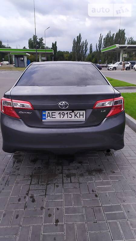 Седан Toyota Camry 2012 в Днепре