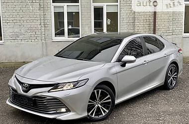 Седан Toyota Camry 2018 в Киеве