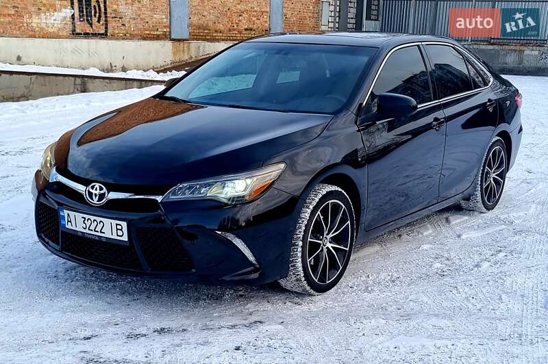Седан Toyota Camry 2016 в Киеве