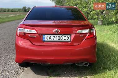 Седан Toyota Camry 2013 в Києві