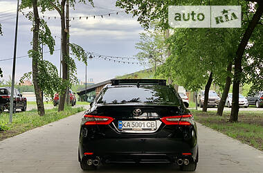 Седан Toyota Camry 2019 в 