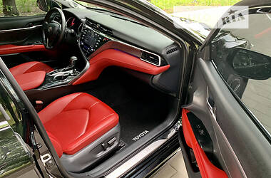 Седан Toyota Camry 2019 в 