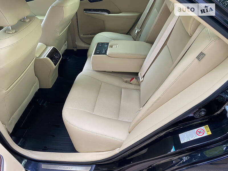 Седан Toyota Camry 2016 в Львові