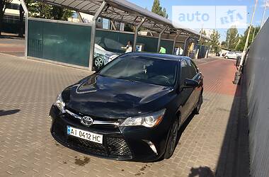 Седан Toyota Camry 2016 в Киеве