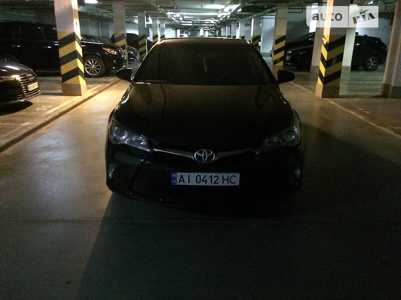 Седан Toyota Camry 2016 в Києві
