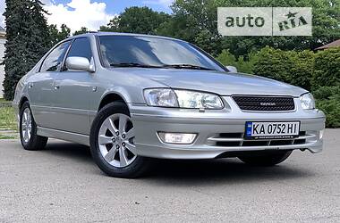 Седан Toyota Camry 2000 в Киеве