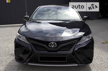 Седан Toyota Camry 2018 в Киеве