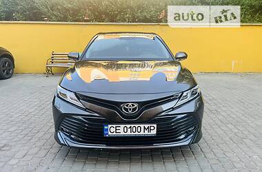 Седан Toyota Camry 2018 в Черновцах