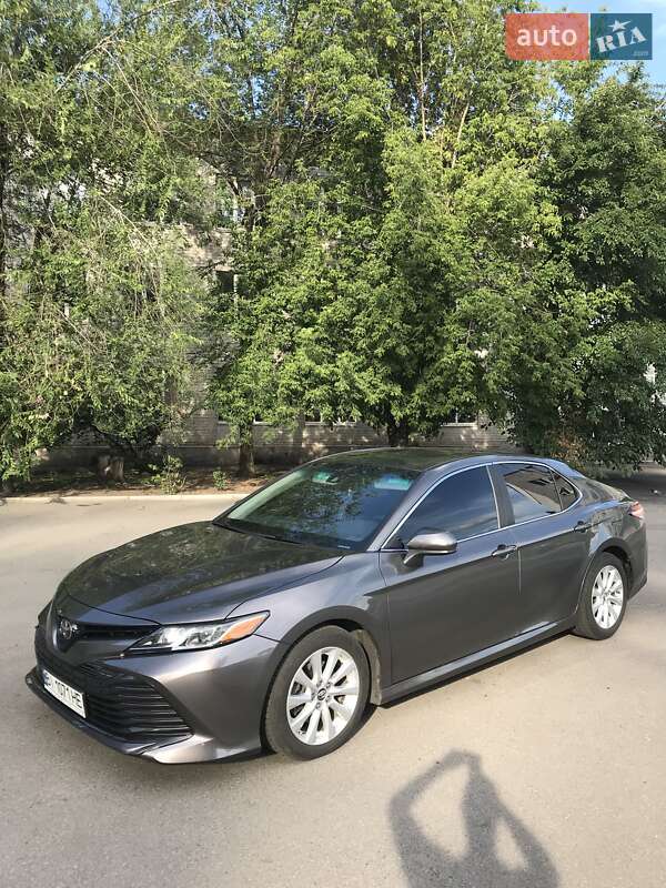 Седан Toyota Camry 2018 в Кривому Розі