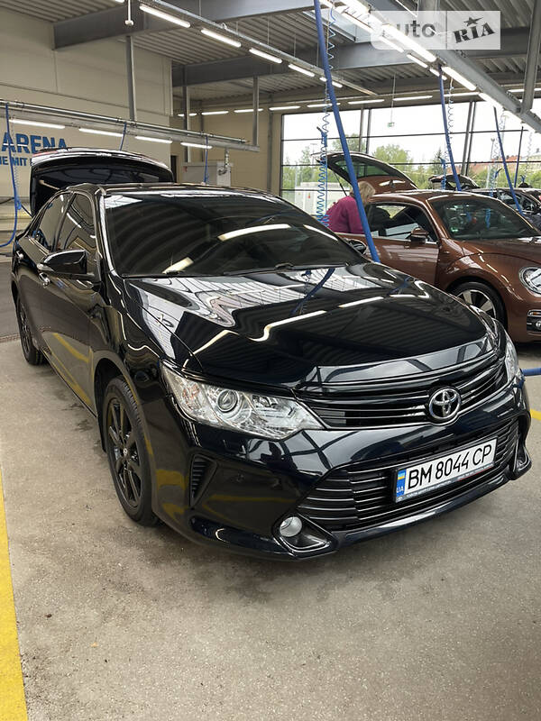 Седан Toyota Camry 2017 в Сумах