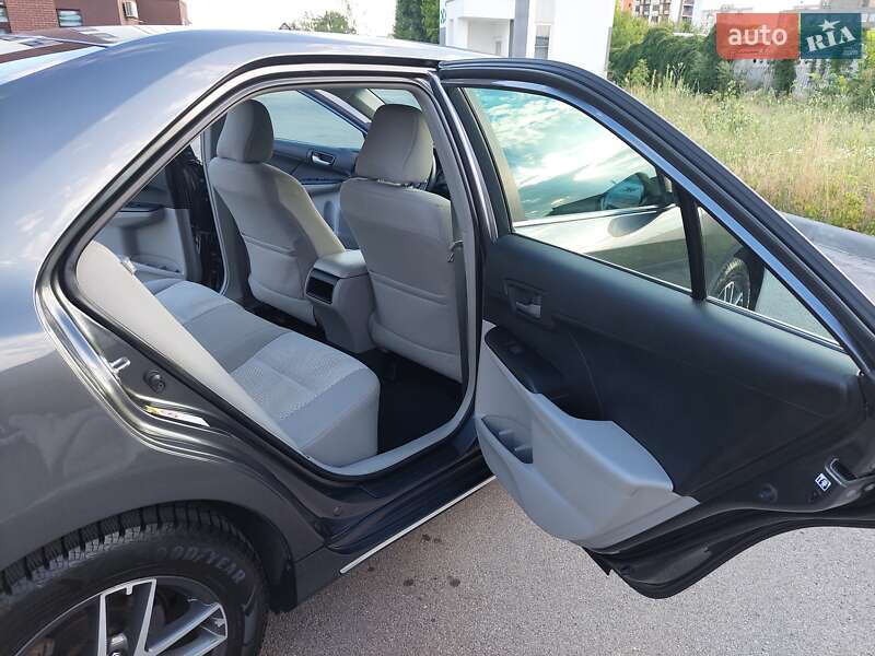 Седан Toyota Camry 2013 в Києві