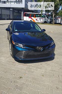 Седан Toyota Camry 2018 в Черновцах