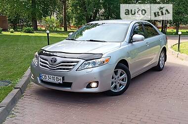 Седан Toyota Camry 2009 в Чернигове