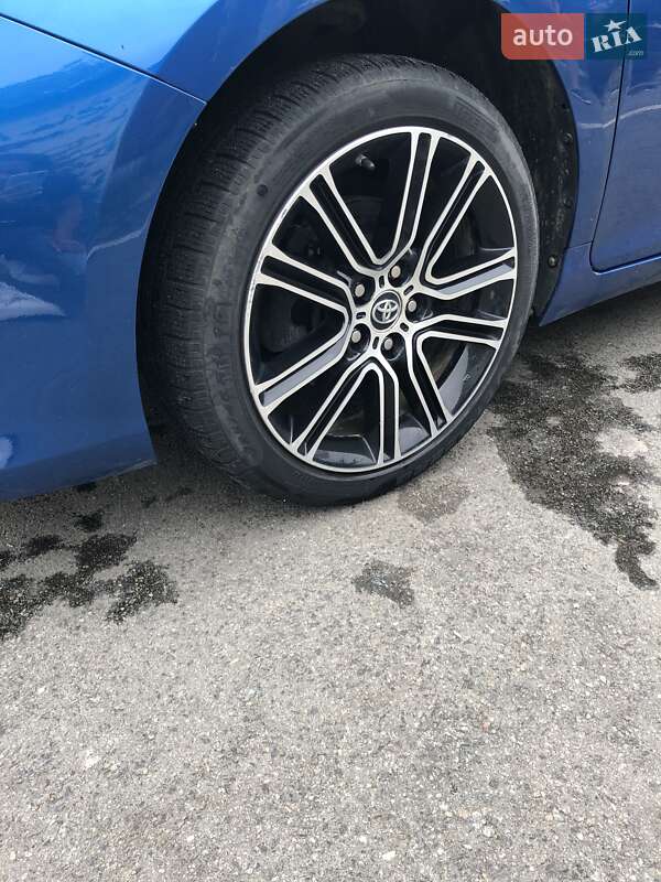 Седан Toyota Camry 2015 в Киеве