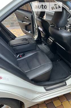 Седан Toyota Camry 2015 в 