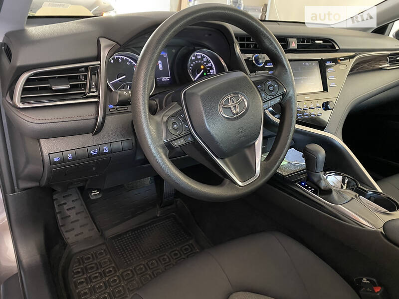 Седан Toyota Camry 2020 в Николаеве