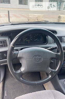 Седан Toyota Camry 2000 в Житомире