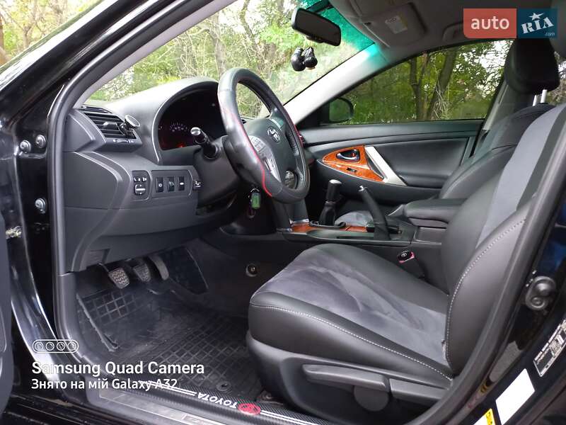 Седан Toyota Camry 2009 в Коростені