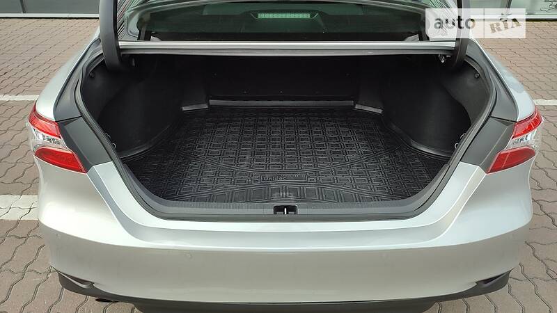Седан Toyota Camry 2019 в Києві