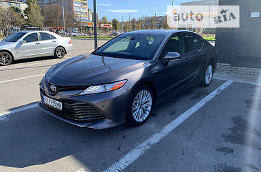 Седан Toyota Camry 2017 в Харкові