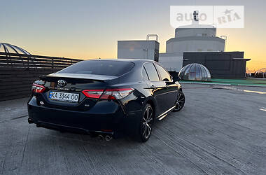 Седан Toyota Camry 2018 в 