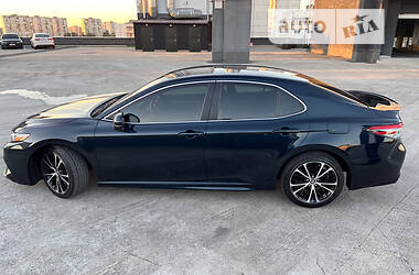Седан Toyota Camry 2018 в 