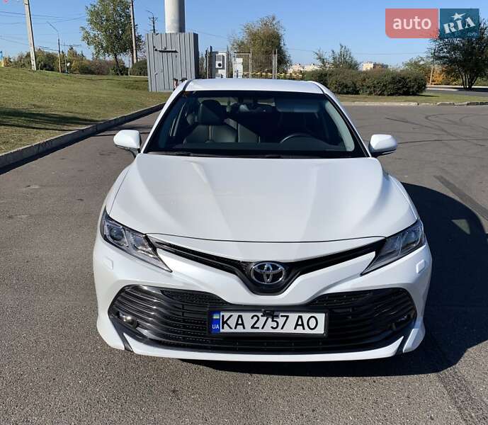 Седан Toyota Camry 2020 в Кривому Розі