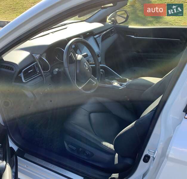 Седан Toyota Camry 2020 в Кривому Розі