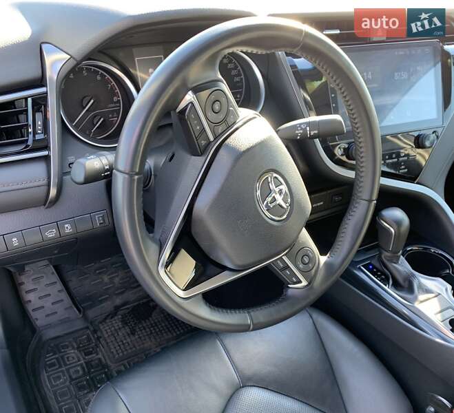 Седан Toyota Camry 2020 в Кривому Розі