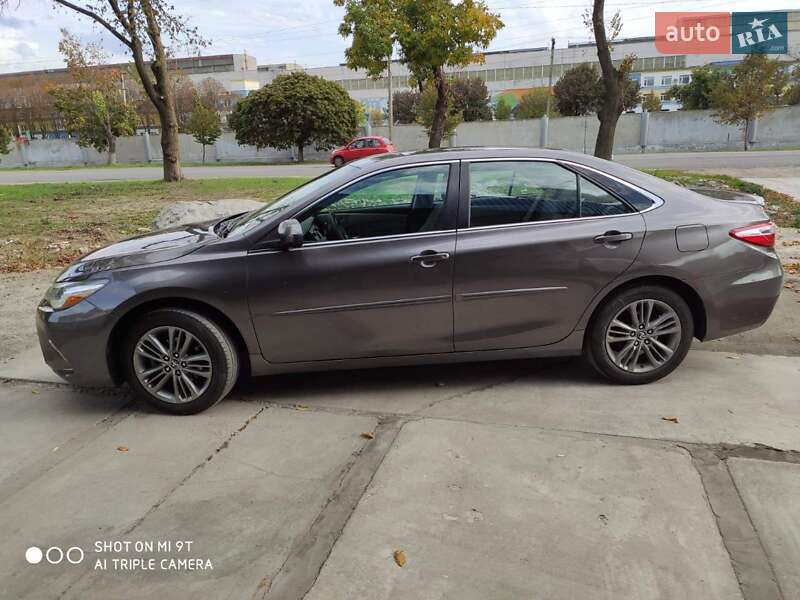 Седан Toyota Camry 2017 в Дніпрі