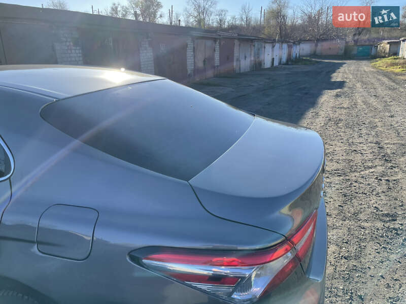 Седан Toyota Camry 2018 в Кривому Розі