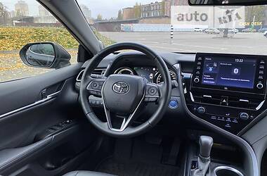 Седан Toyota Camry 2021 в 