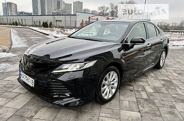 Седан Toyota Camry 2020 в Киеве