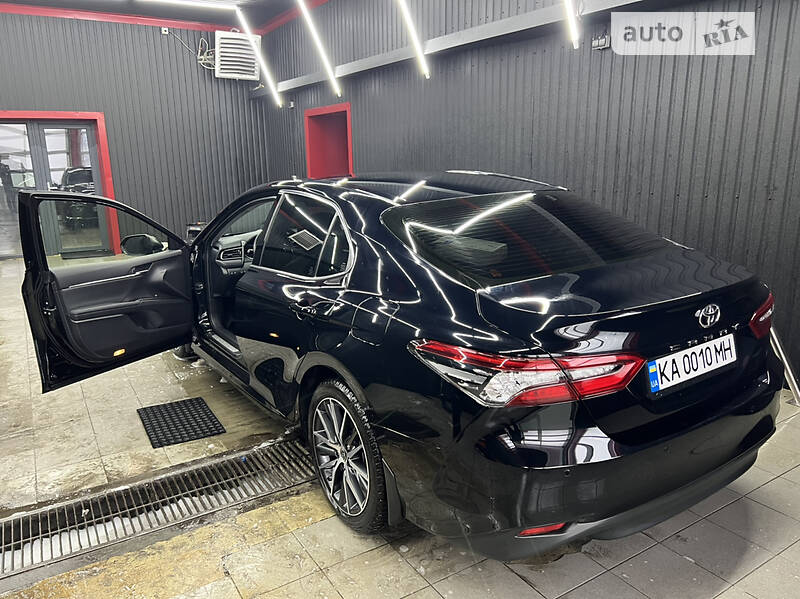 Седан Toyota Camry 2021 в Києві
