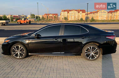 Седан Toyota Camry 2017 в Киеве