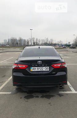 Седан Toyota Camry 2020 в Киеве