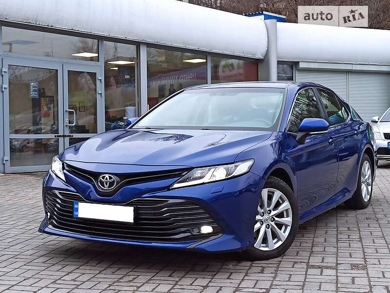 Седан Toyota Camry 2018 в Дніпрі