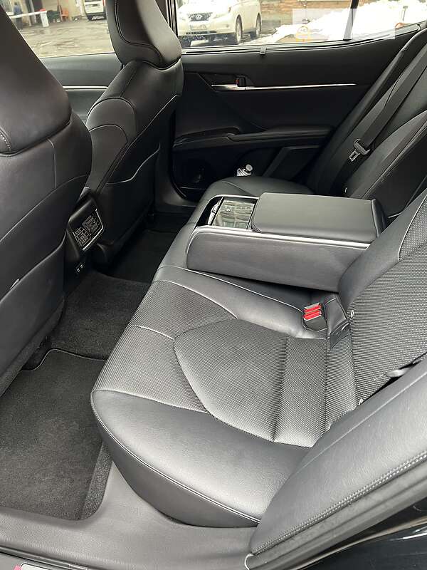 Седан Toyota Camry 2021 в Киеве