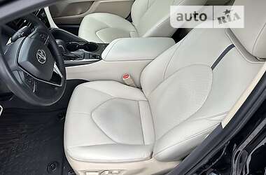 Седан Toyota Camry 2021 в Киеве