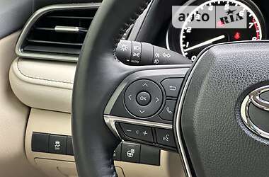 Седан Toyota Camry 2021 в Киеве