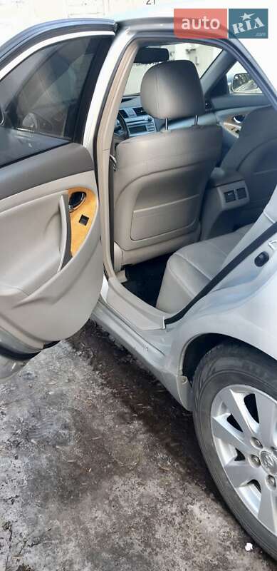 Седан Toyota Camry 2006 в Днепре