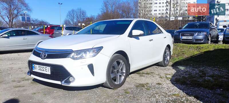 Седан Toyota Camry 2015 в Полтаві