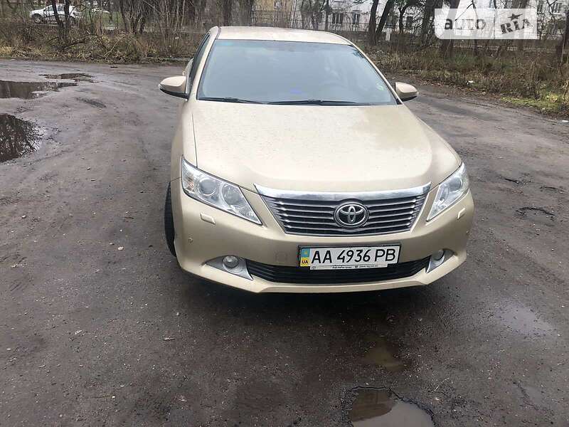 Седан Toyota Camry 2012 в Киеве